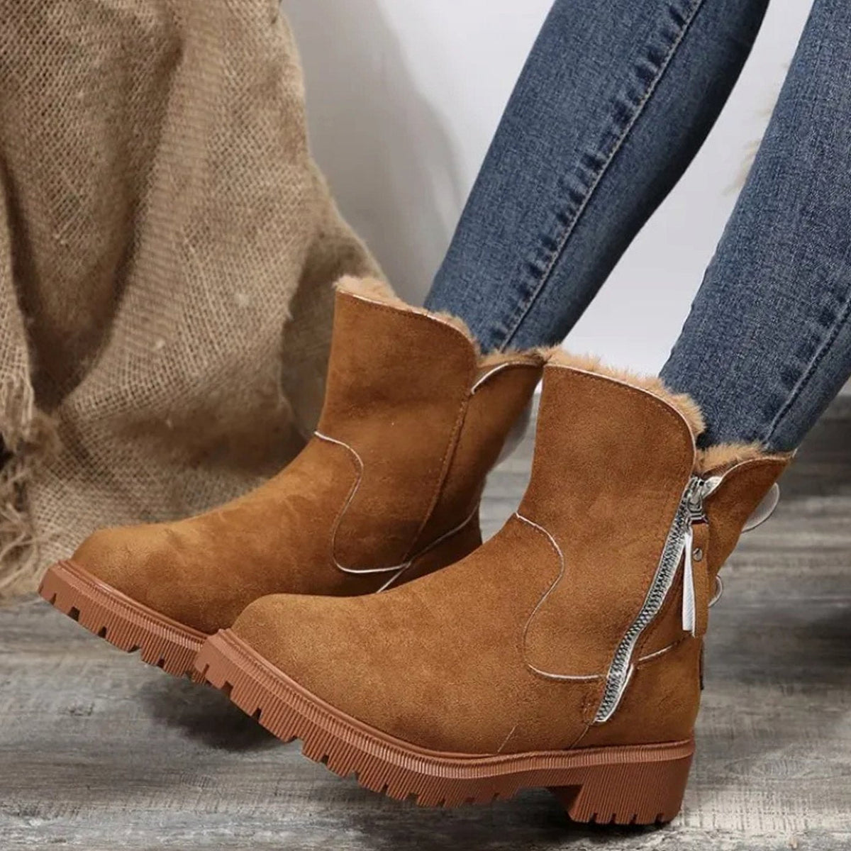 Elin | Warm Suede Ankle Boots with Fur Collar