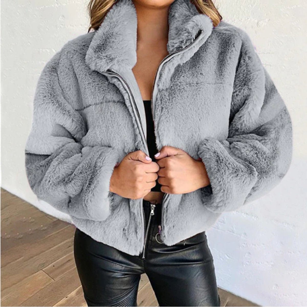 Nora | Fluffy Zip-Up Short Women's Faux Fur Coat for Winter