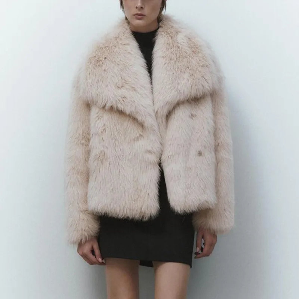 Eleanor | Oversized Large-Lapel Women's Faux Fur Coat for Winter
